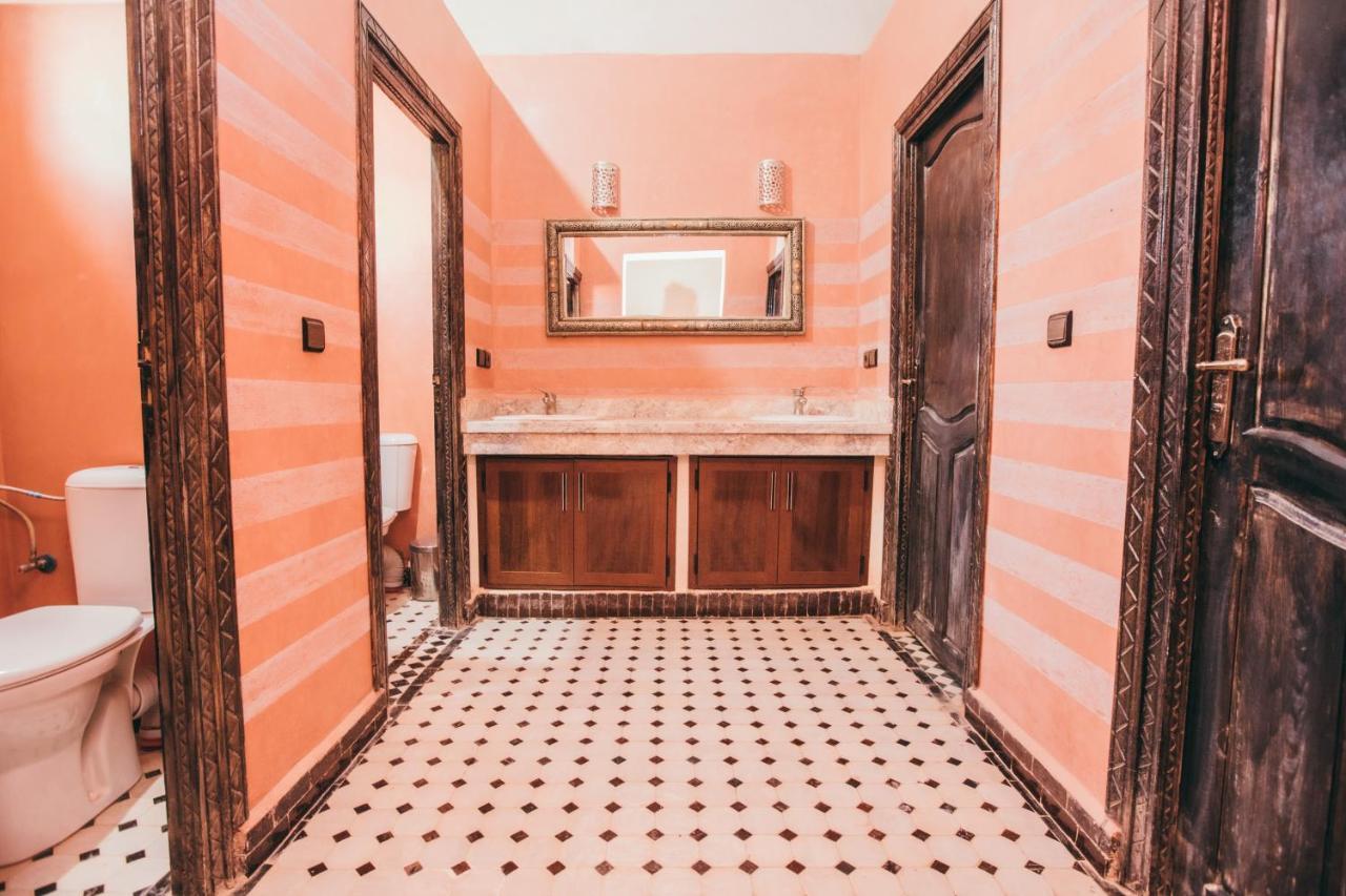 Traditional Riad Merzouga Dunes Exterior photo